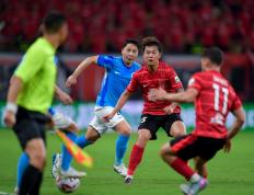 IM体育-足球联赛揭幕战即将打响，球迷翘首期待的简单介绍