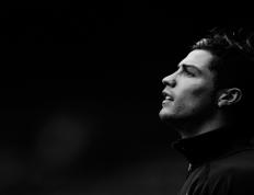 IM体育下载-卡瓦哈尔爆发撕裂防线，雷恩铁血防守锁死加纳攻击群