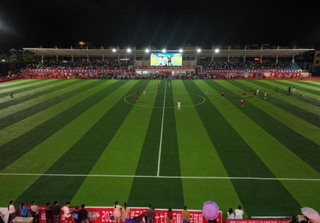 IM体育官方平台-包含国际足球赛场谱写激烈角逐,球迷心情澎湃的词条