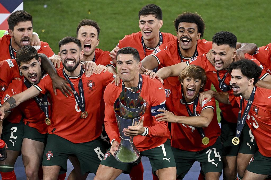 IM体育下载-巅峰翻越:葡萄牙队欧国半决赛惊艳四方奇迹