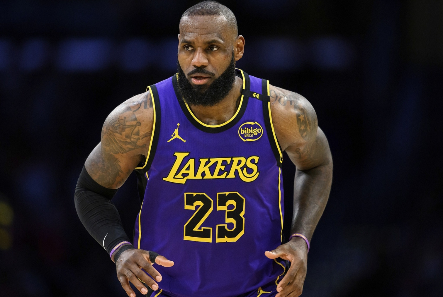 IM体育官方平台-湖人不敌爵士遭遇连败,詹姆斯分未能扭转颓势的简单介绍