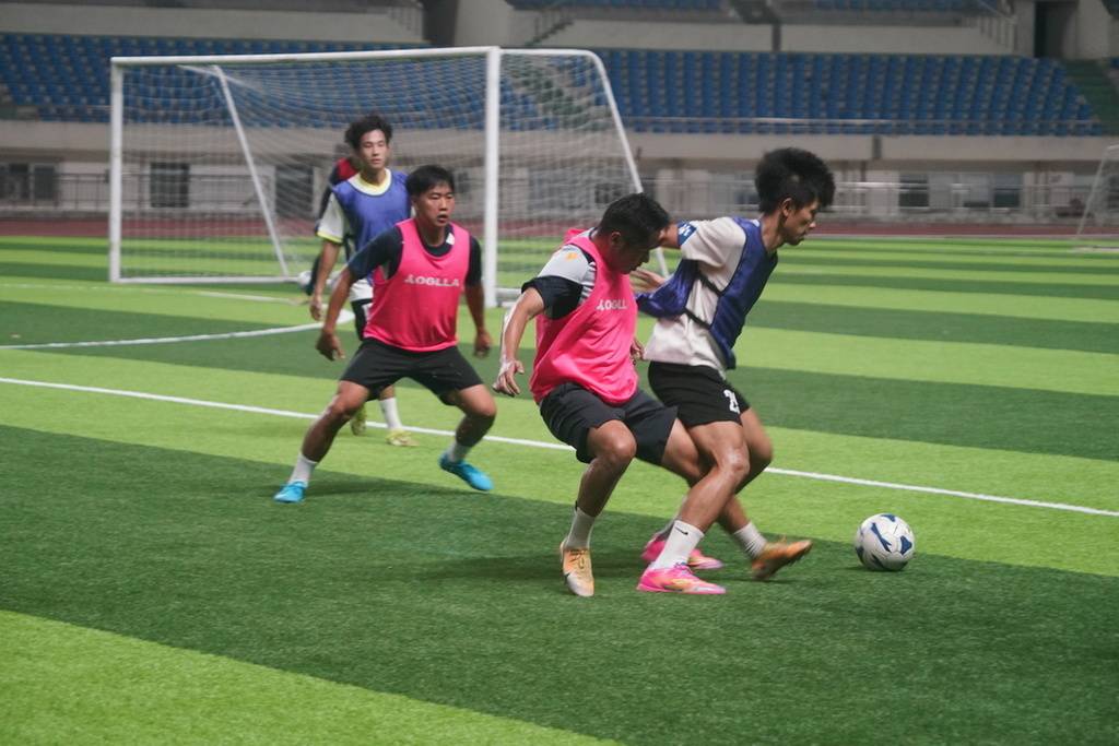 IM体育下载-足球赛事频繁举行,球员们全力以赴