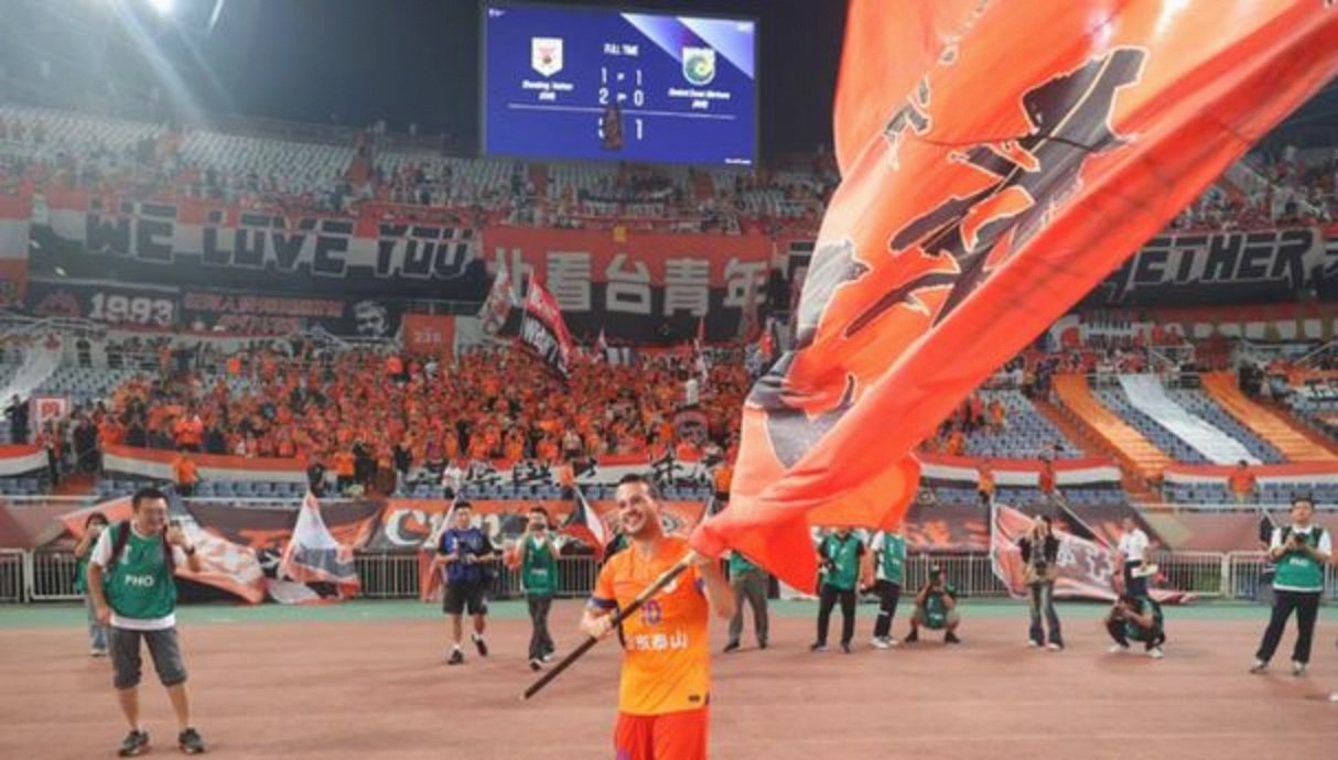 IM体育下载-足球赛事频繁举行,球员们全力以赴