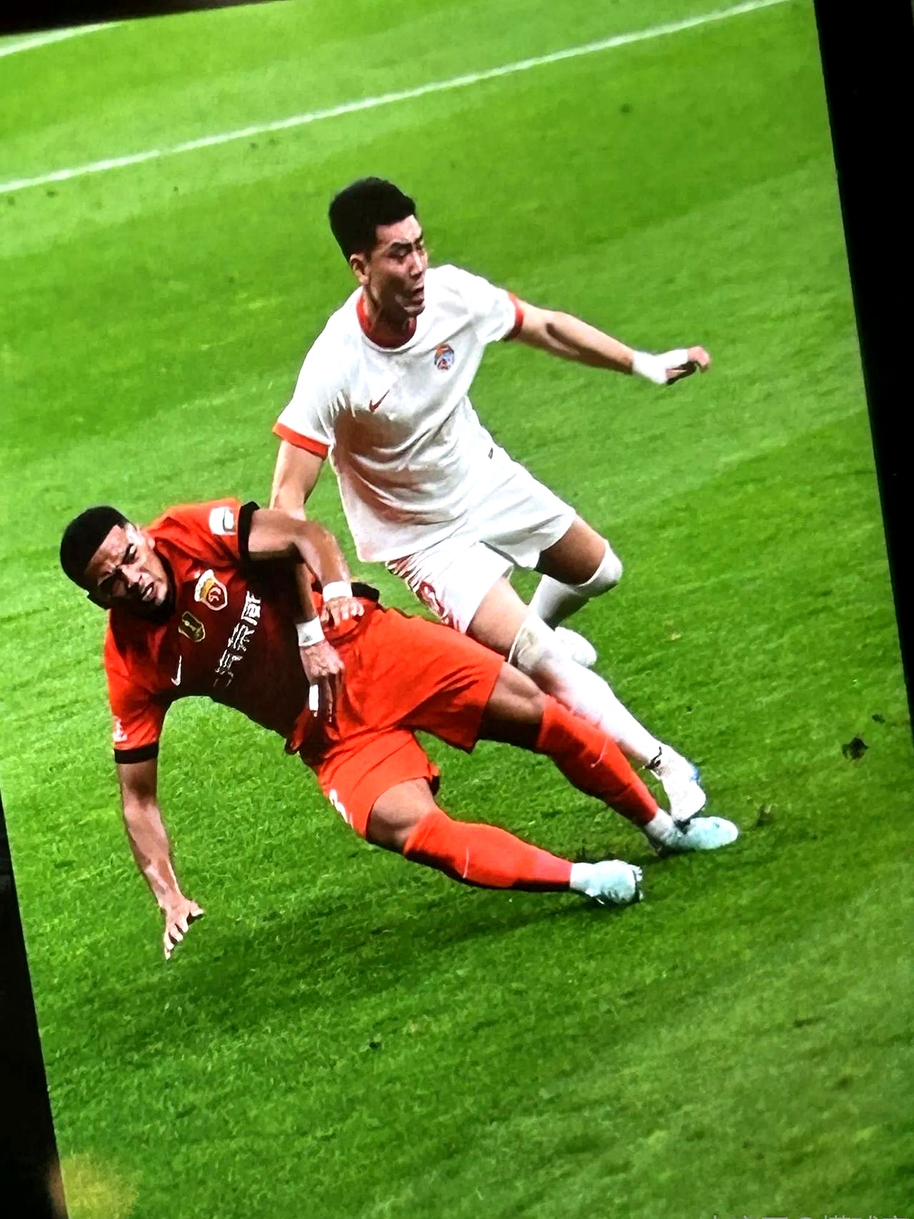 IM体育App下载-队员在比赛中被暴力对待，事件引发关注