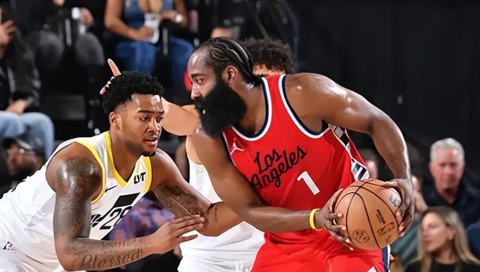 IM体育-包含掘金险胜爵士，德罗赞点燃赛场的词条