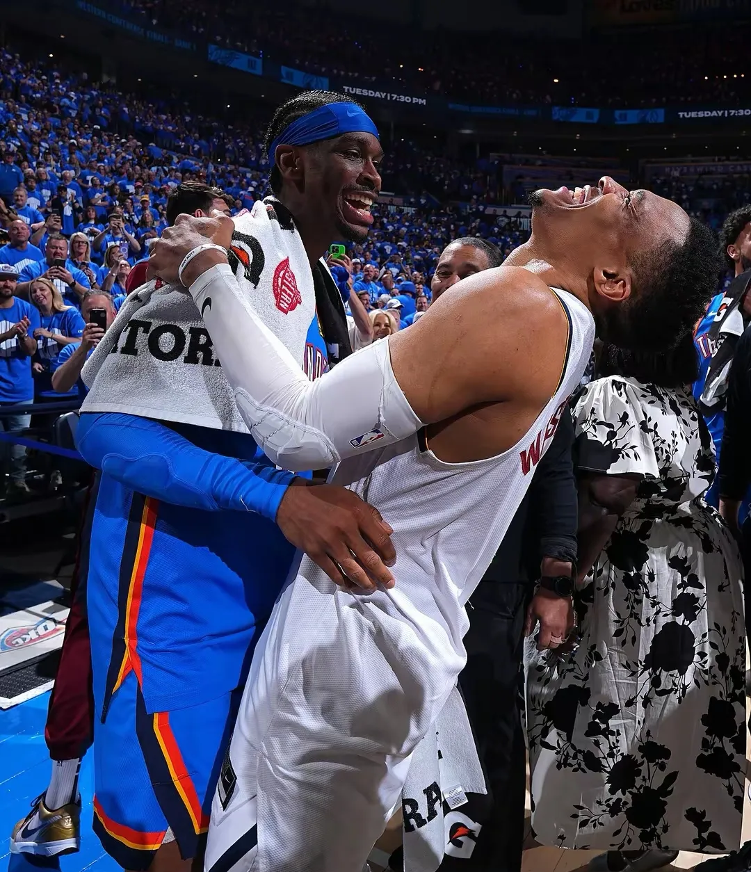 IM体育-包含掘金险胜爵士，德罗赞点燃赛场的词条