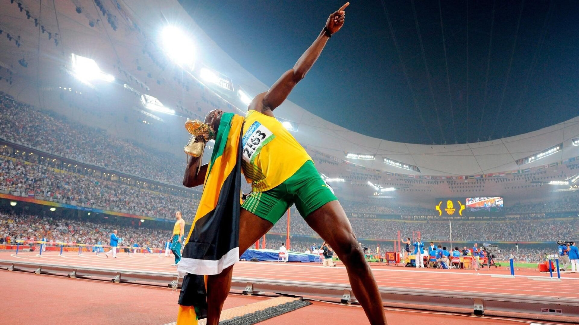 IM体育App下载-街道狂飙与绿茵风暴,当F1引擎轰鸣遇上南美足球奇迹