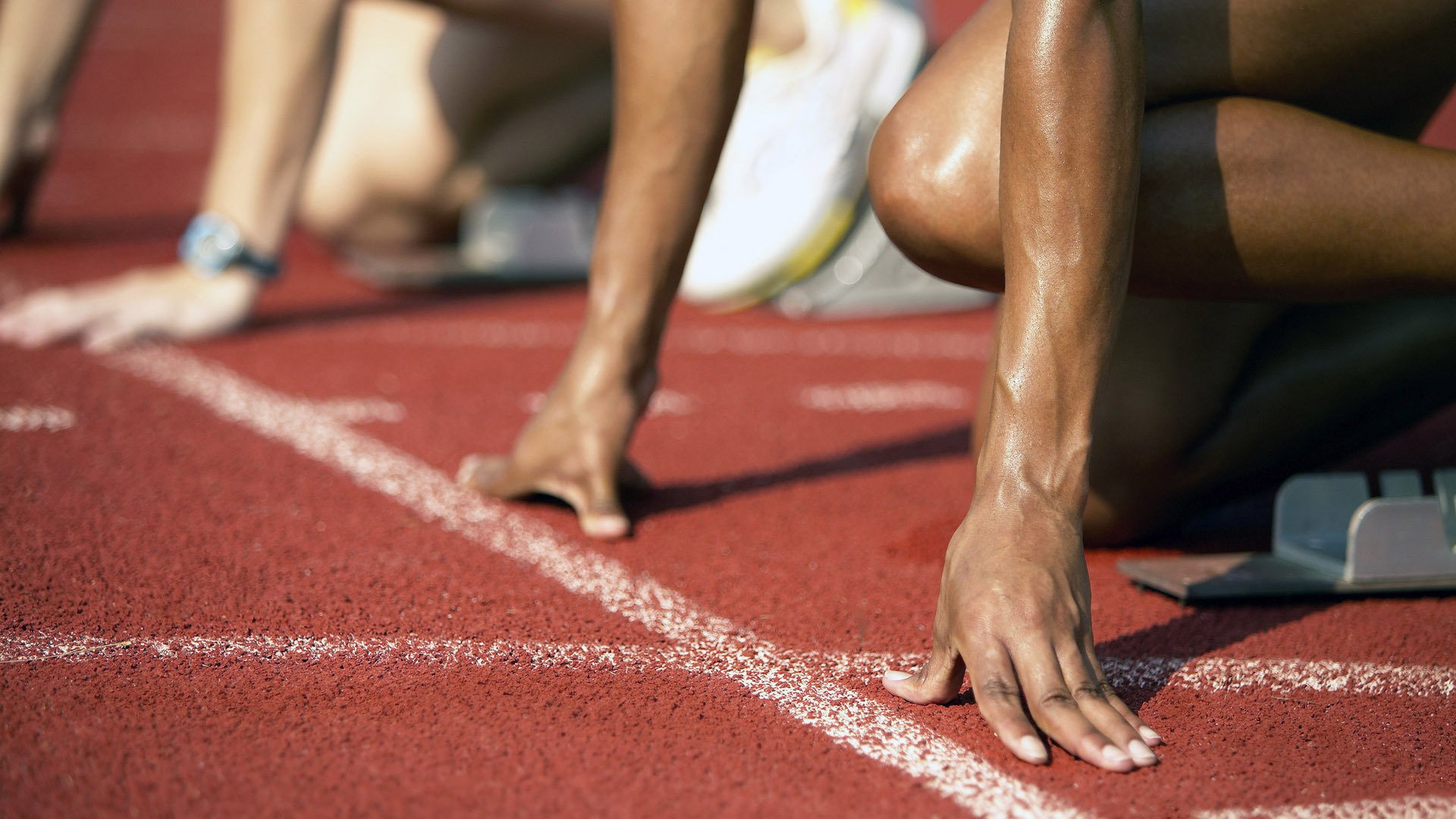 IM Sport-法拉利险胜威廉姆斯,塞恩斯状态火热,一场策略与意志的较量